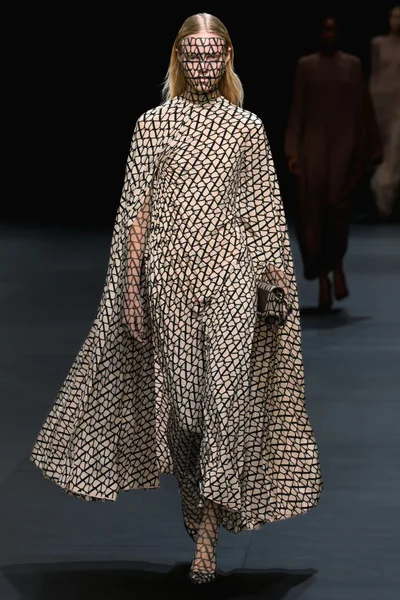 Look 1